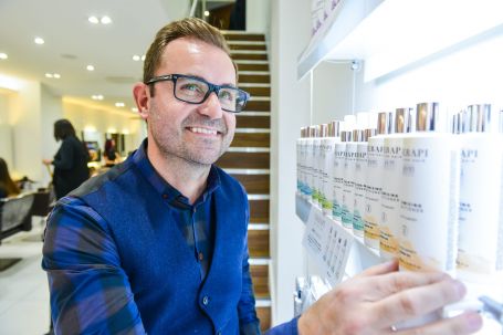 Stylist Trying Therapi